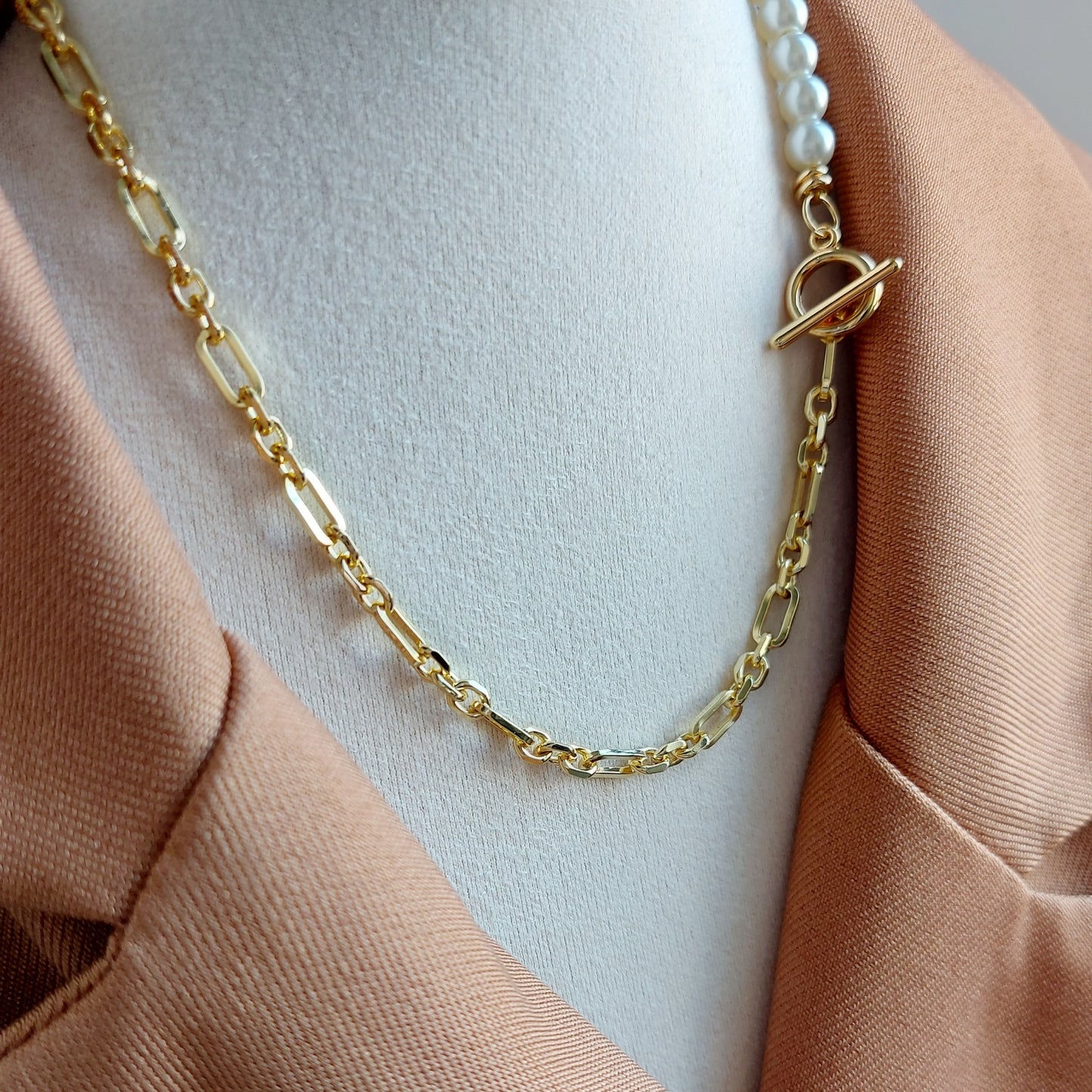 Chic and Bold Gold Link Necklace with Imitation Pearl Delight Necklace