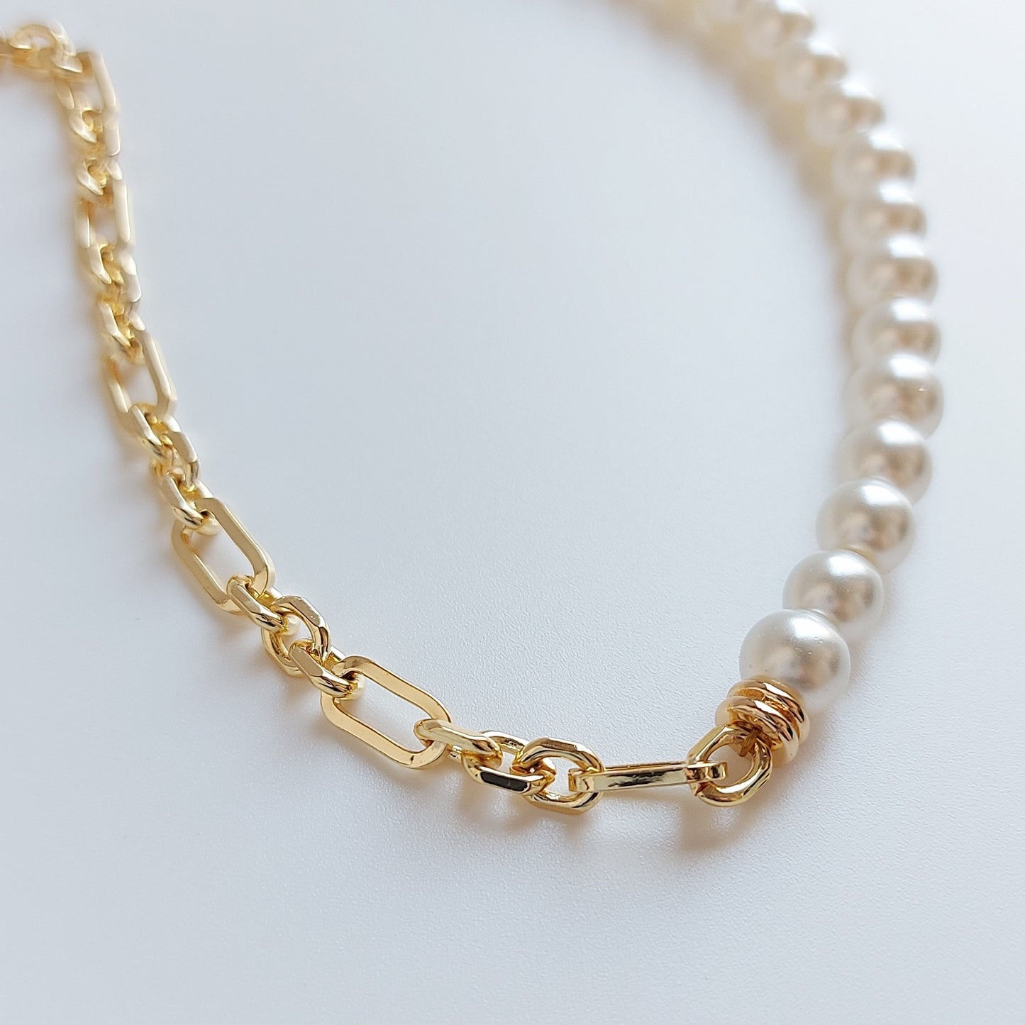 Chic and Bold Gold Link Necklace with Imitation Pearl Delight Necklace